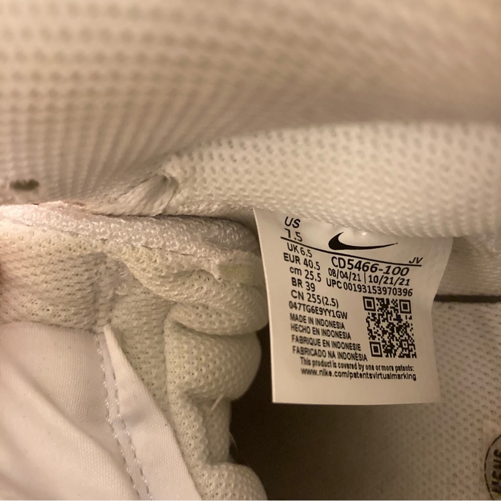 Nike shoes - Picture 7 of 9